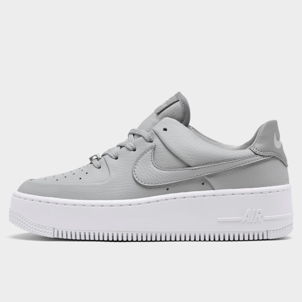 Women's
Nike Air
Force 1
Sage Low
Size 6.5